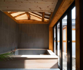 Maison Sunlit